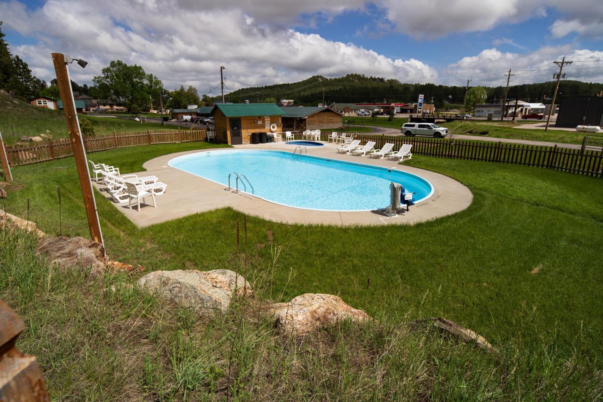 Rock Crest Lodge & Cabins Custer Εξωτερικό φωτογραφία